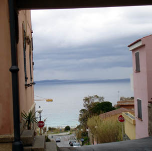 A very steep road down to the sea - at Santa Teresa