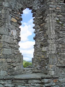 A window in the wall of the ruins